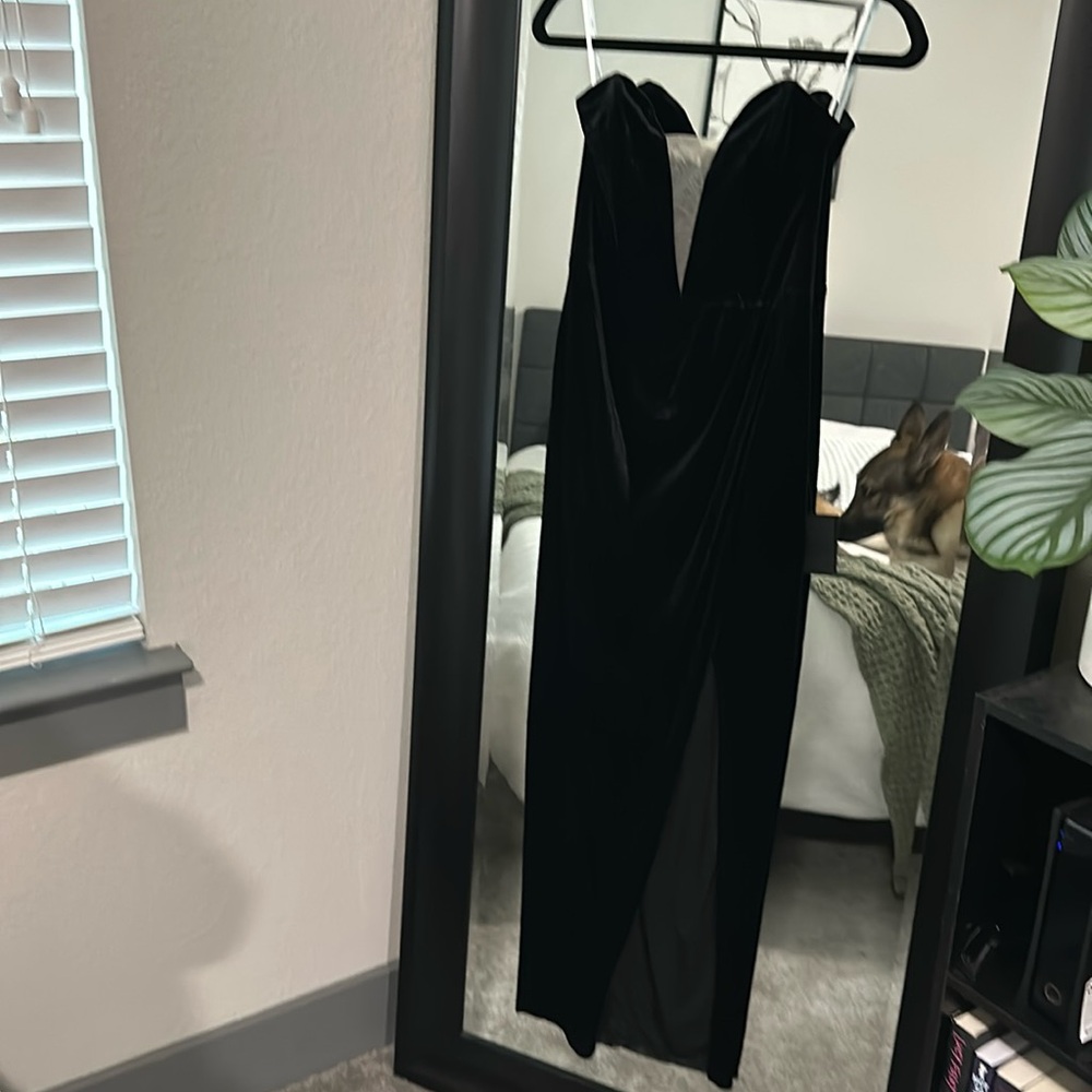 Black Strapless Velvet Midi Dress